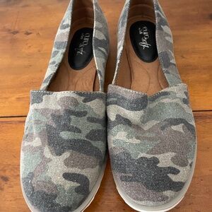 Women's camouflage slip ons